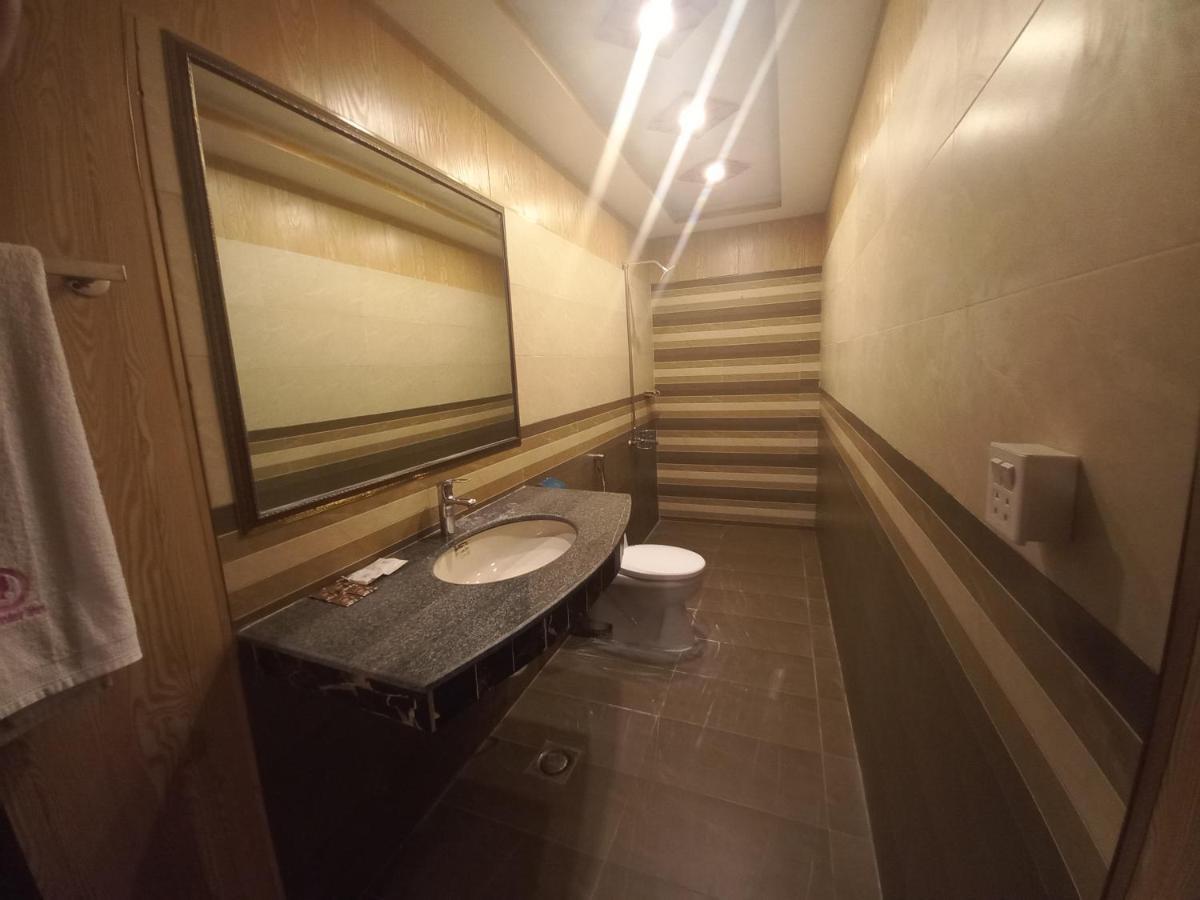 Premier Inn Johar Town 라호르 외부 사진